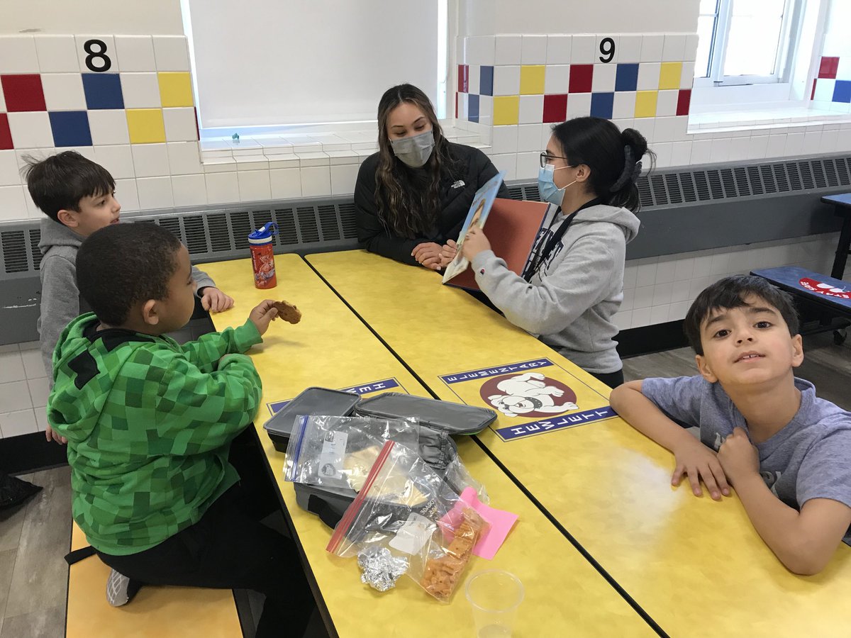HES1929's tweet photo. Thank you to the Hewlett High School Honor Society members for volunteering their time to read with our students!  #HESCARES https://t.co/iG6qZNZizj
