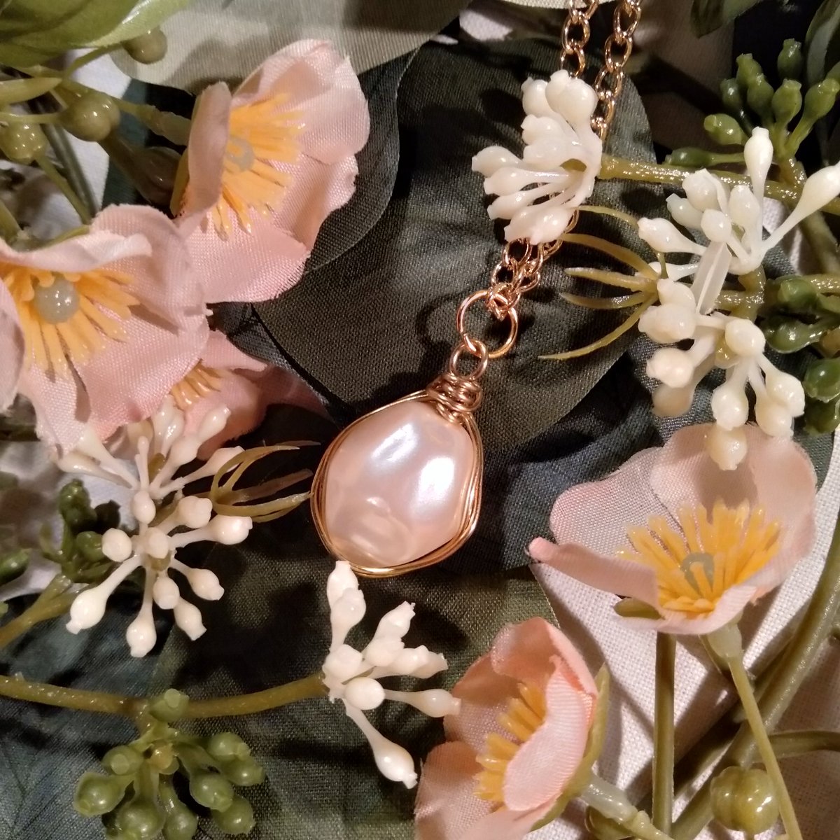 TheMysticTavern's tweet photo. The faeries have come from the northern woods to trade with merchants at the Murmuring Mystic! If you would like to peruse their wares, come down to SUPANOVA this Saturday and Sunday! 
#fairiecore #cottagecore #TheMurmuringMystic #handmade https://t.co/tqH9maRFgU