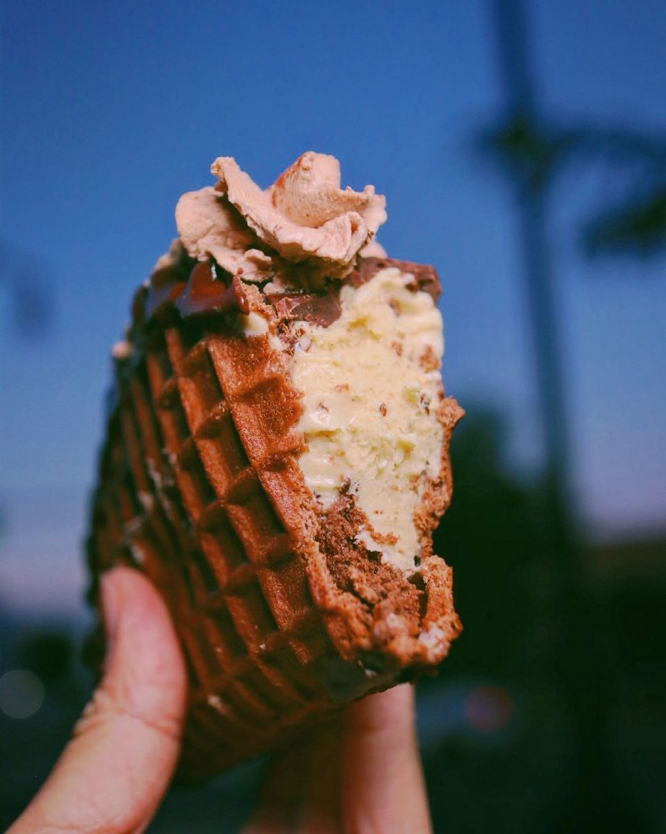 Zone3WesternAve's tweet photo. With all the options around Western Ave we can never choose where to order from. What's your go-to #allstonfoodie destination?
#boston #bostonfoodies #perillas #allston #allstonbrighton https://t.co/dFkDwsIy9h