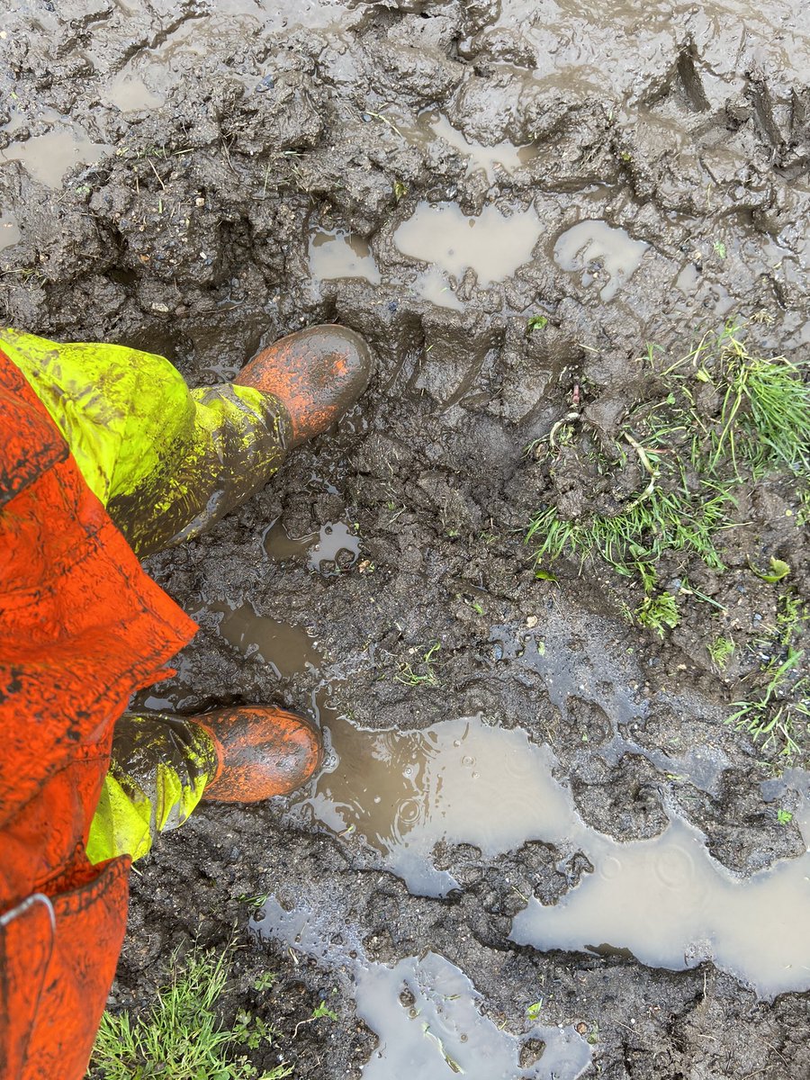 Aaronb00ts's tweet photo. Dirty day on site back along https://t.co/BPdpzl3g70