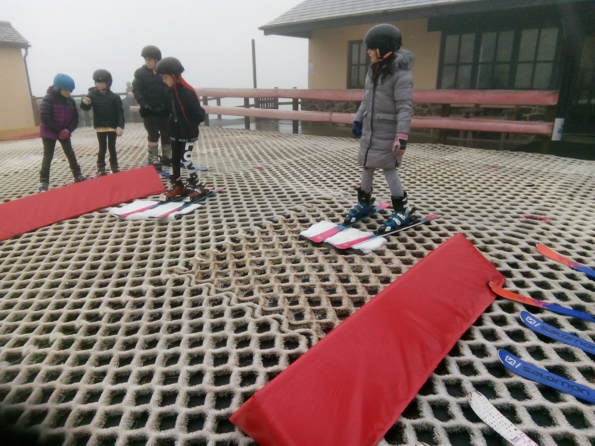 gpsmridrake's tweet photo. Skiing in the rain.
@GlyncoedP https://t.co/oSFD9JzrrV