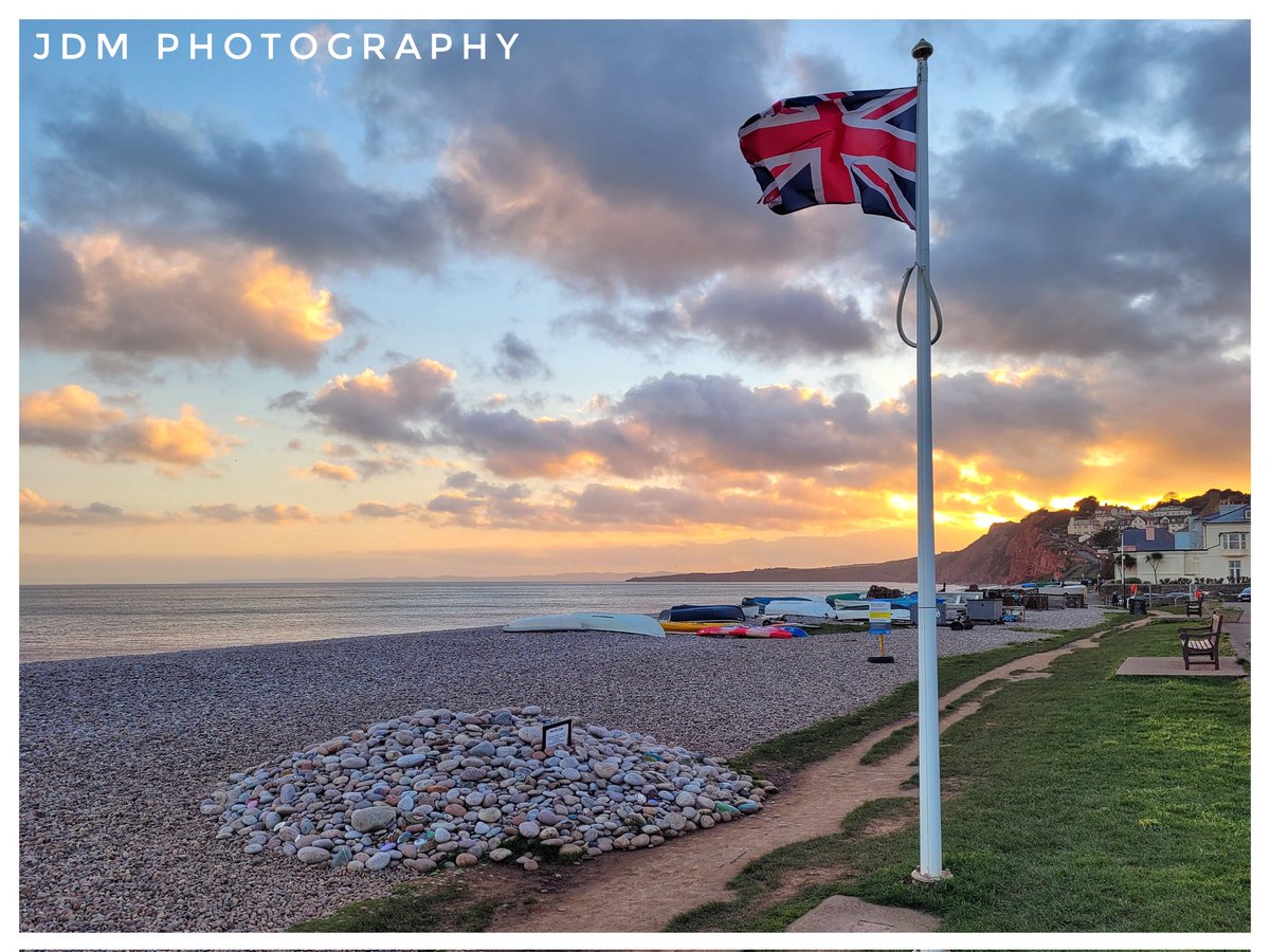 JDMPhotography5's tweet photo. Patriotic Budleigh... 👍🇬🇧 📸  #BudleighSalterton #Budleigh #Devon #EastDevon #Sunset #UnionJack #Beach #Patriotic  #VisitDevon #VisitEastDevon #VisitSouthDevon #PhonePic #picoftheday #pictureoftheday @visitdevon @visiteastdevon @visitsouthdevon https://t.co/ShDZiEWbFK