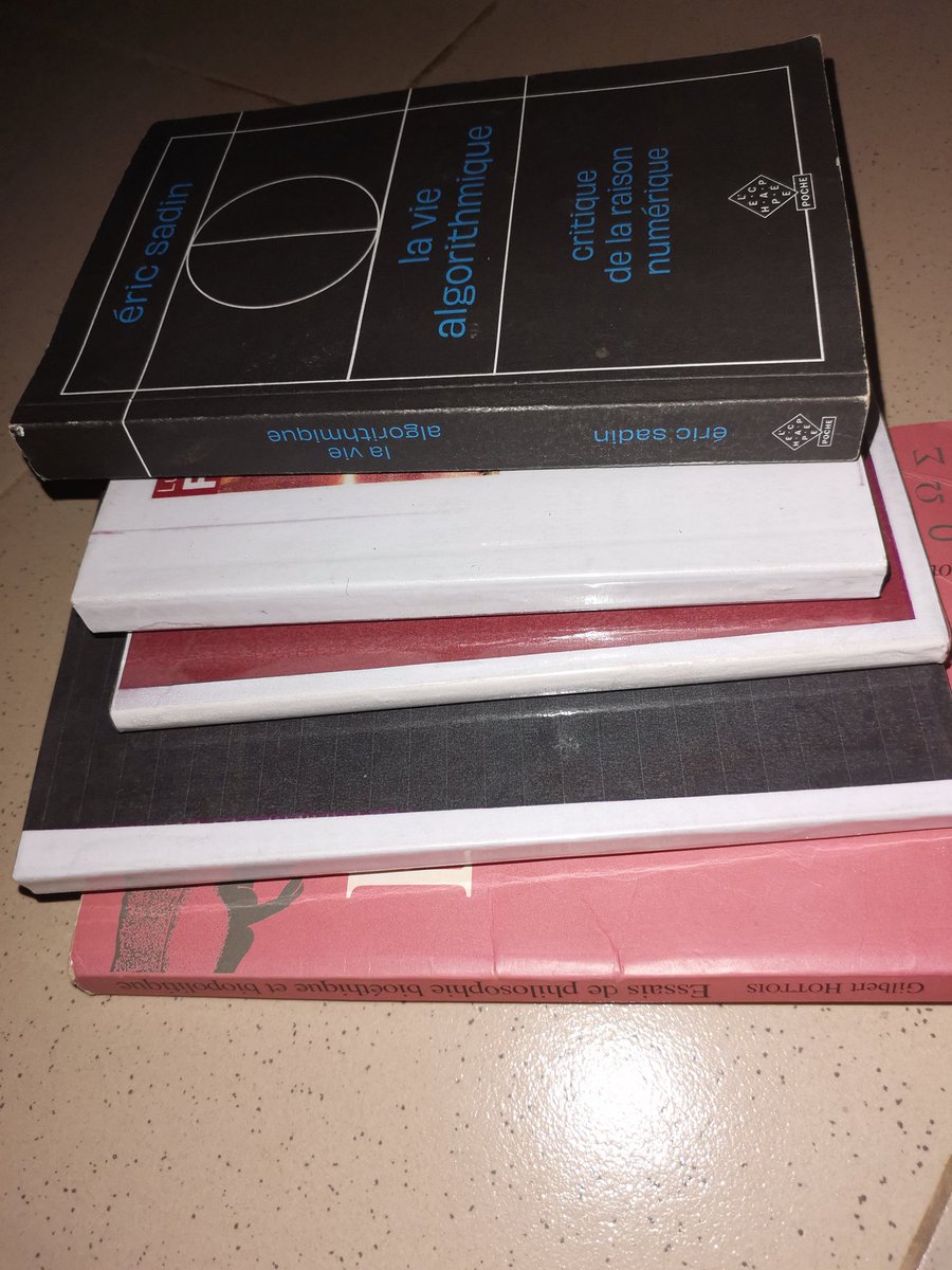 YayaBam45237038's tweet image. 🛑📚📖💪😁
Et encore d'excellents corpus livresques à rajouter à ma bibliothèque physique ; et une dizaine d'autres sont en cours d'expédition ! 

Chers amis Dr. #Ablo et @Achille, je dois vous dire #Fokhènan ou #Barkha, vous par le truchement de qui j'obtiens tout ça...🤗😘🤝