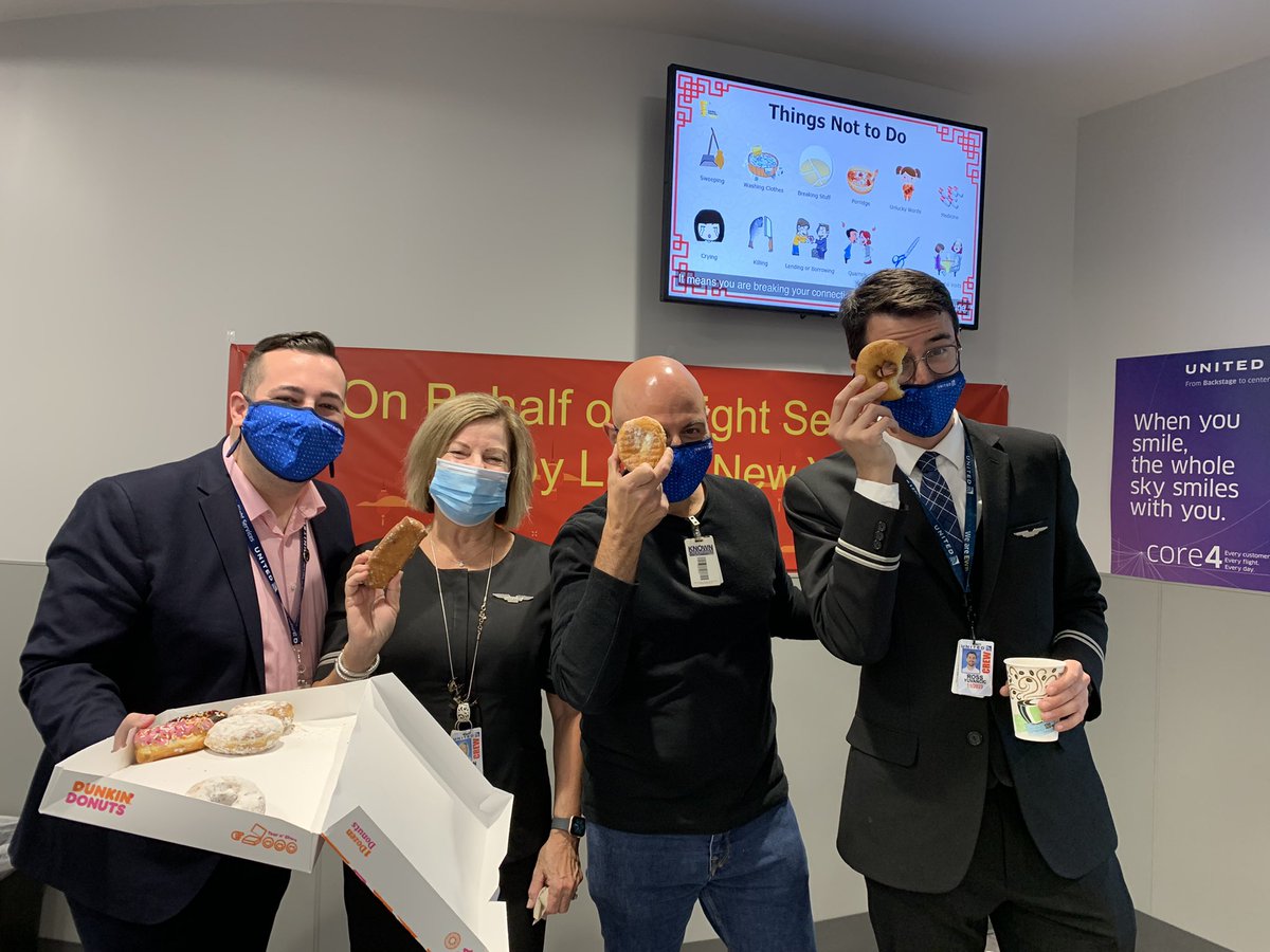From inflight, we’re happy to get your day started with something sweet ♥️ we DONUT forget to appreciate our team <a href="/StacyC_United/">Stacy Chudoba</a> <a href="/Izzy_United/">Izzy (He/Him/His)</a> @EricBillingsEWR <a href="/chris_barcase/">Christopher Barcase</a> <a href="/GiacoSuriano/">Giacomo Suriano</a> <a href="/weareunited/">We Are United</a> #beingUnited #uaifsbaseEWR