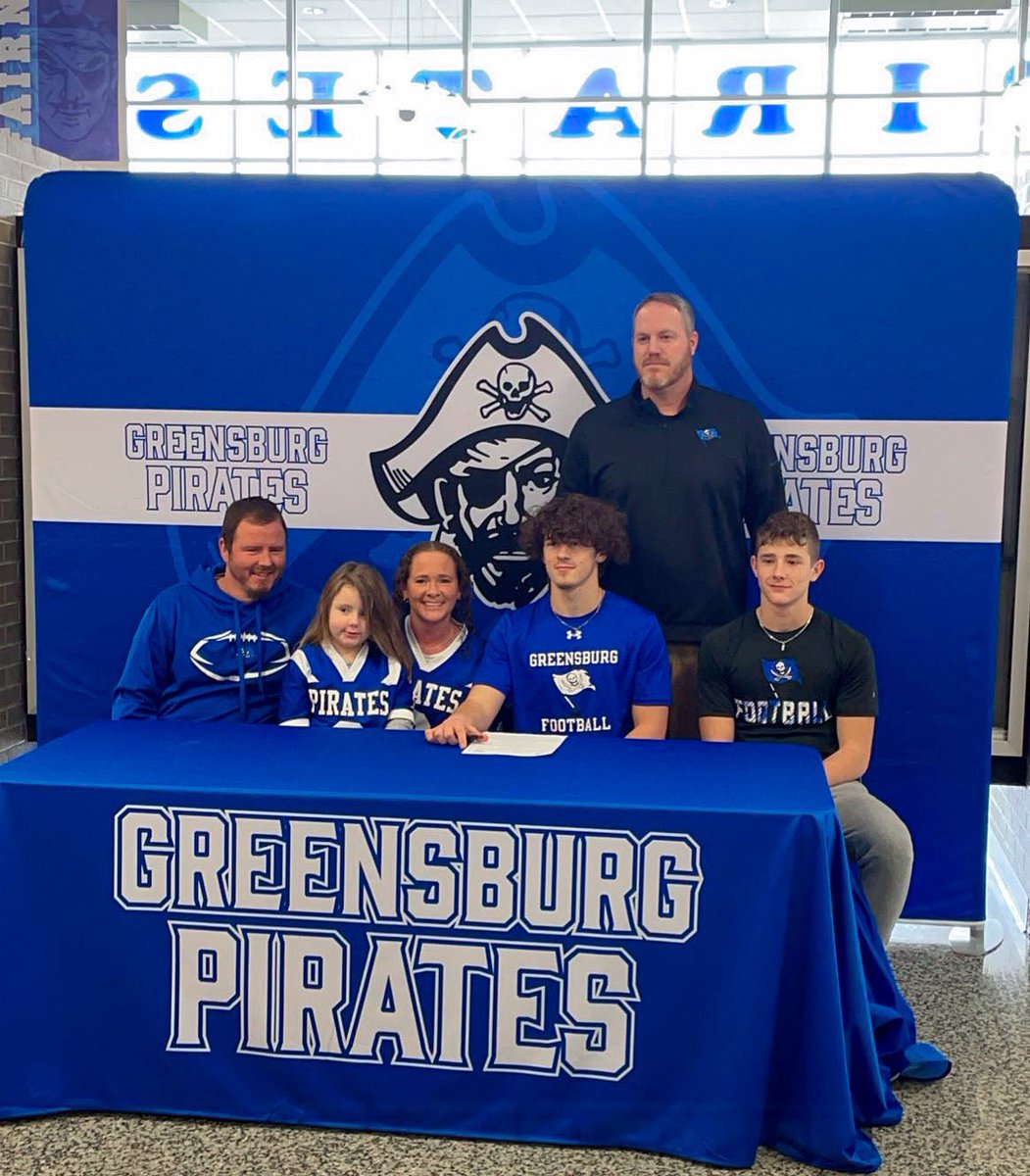 Congratulations to Ethan Meadows who signed with Ohio Northern for football!🏈🟠 @GreensburgF