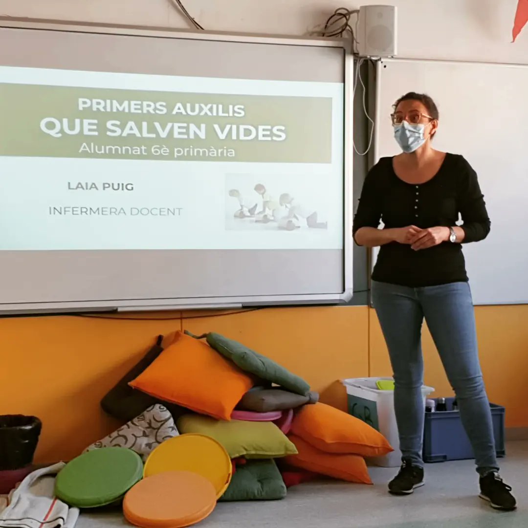 PuigSal's tweet photo. Molt agraïda d'haver acompanyat a l'alumnat de 6è en el seu aprenentatge en primers auxilis..d'aquells que salven vides! 
Són uns cracks!
#escola25desetembre #rubicity 
#infermeriadocent https://t.co/eRiFMx9ooB