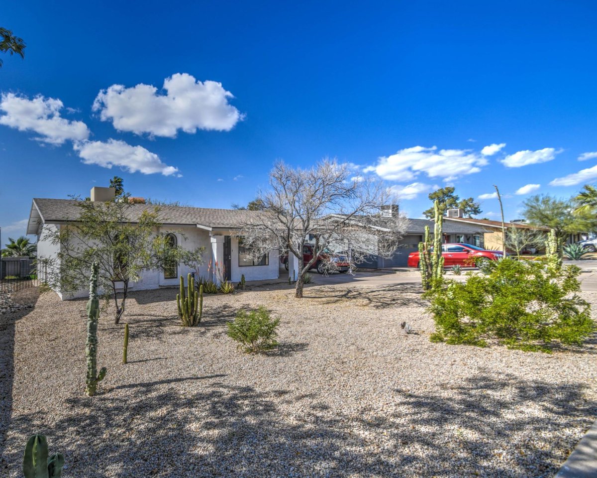 homesalesphx's tweet photo. Wanna take a look at the inside? Schedule a tour 😉 602.833.7059.

Hurry up, cause this beauty won’t last long! https://t.co/i3IiqbGeIv