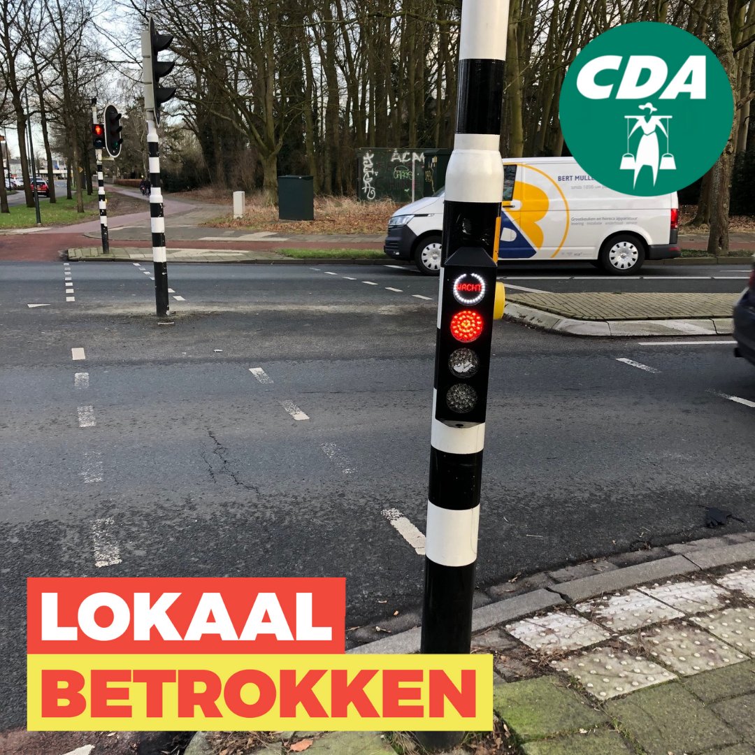 cdahuizen's tweet photo. De verkeerslichten op de Karel Doormanlaan en Crailoseweg worden aangepast zodat de files voor de verkeerslichten tot het verleden behoren en fietsers eerder groen-licht krijgen.
#CDAHuizen, #GR2022, #Verkeer, #Openbareruimte #fietsers #verkeerslichten #stoplichten https://t.co/Rtu2mhMcQQ