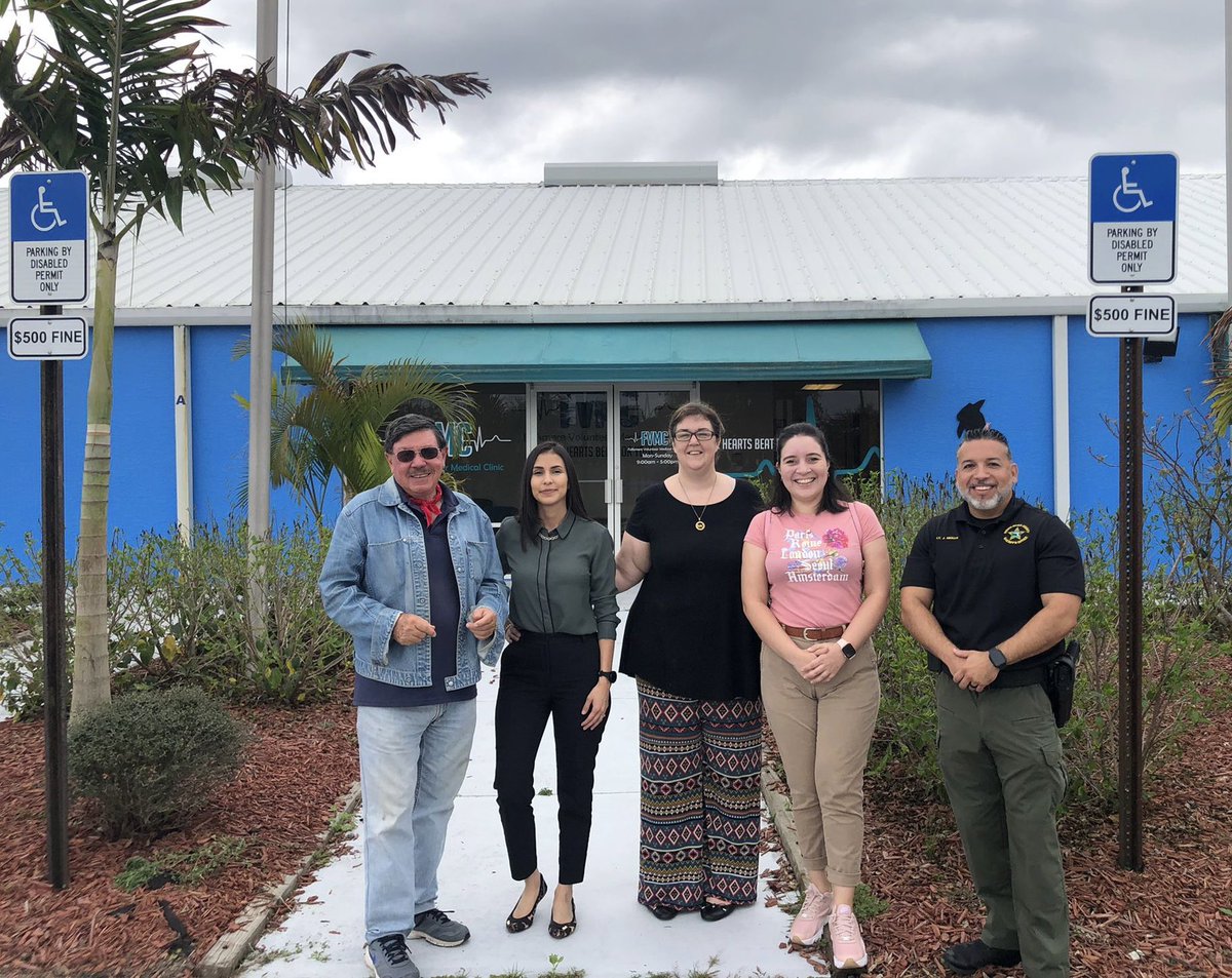 ConsulMexMia's tweet photo. #Hoy en visita de trabajo con la comunidad mexicana de Fellsmere en donde conversamos con líderes comunitarios como Jesse Zermeño, oriundo de la #CsMx, así como con autoridades de la oficina del Alguacil de Indian River, y con la “Coalition for Independent Living Options, Inc.”. https://t.co/aTRV8Q7ekf