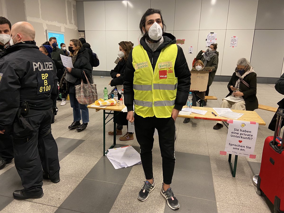 reuterssarah's tweet photo. 3/ Ahmed Makhzomi, 31, said he came  to Germany from Iraq during the 2015 migrant influx. Now he’s volunteering to help Ukrainian refugees.

“I’ve lived through many wars, I know what it is like. So i wanted to help in any way I could” https://t.co/OwIJzmshzK