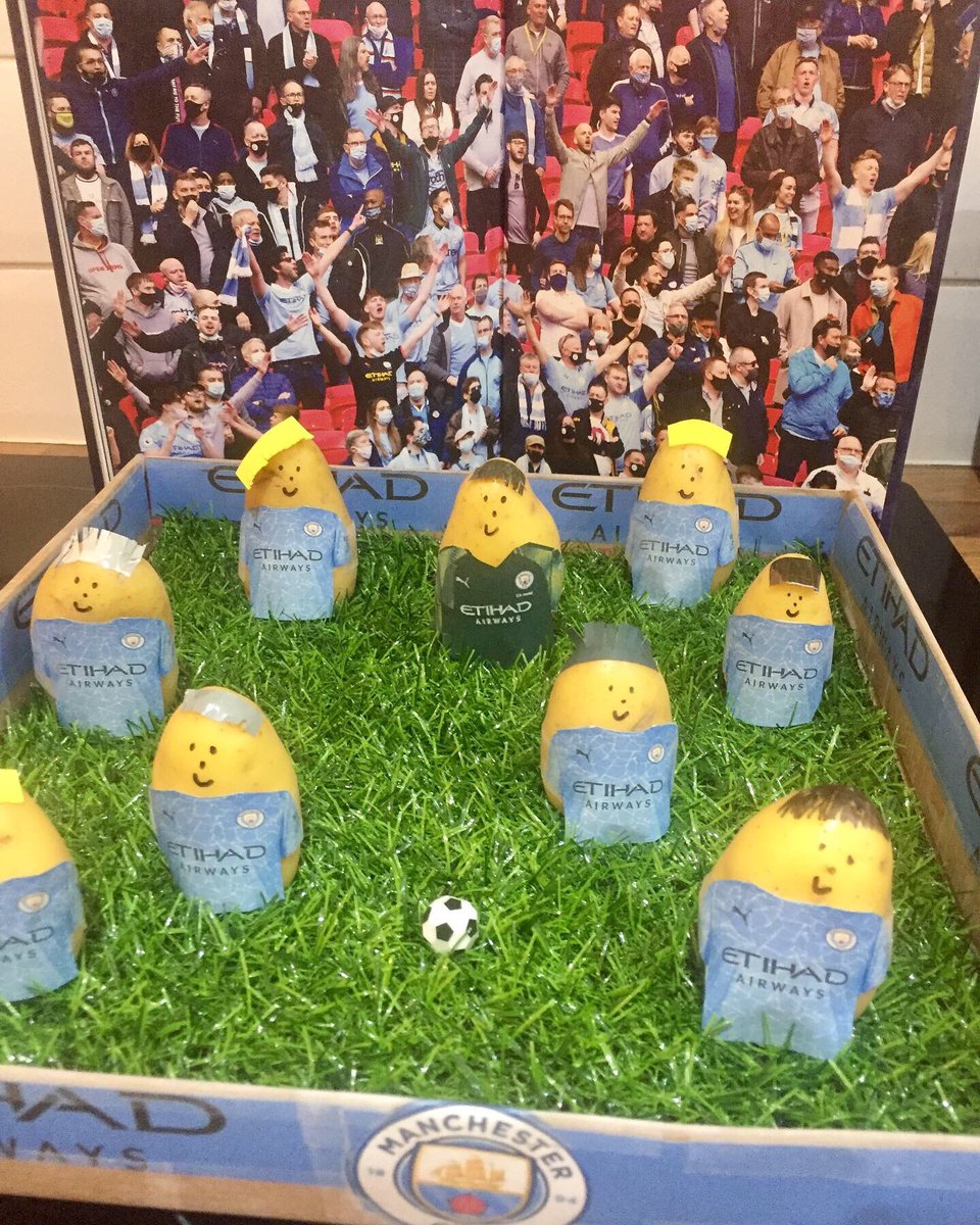 SarahLHoughton1's tweet photo. @st_clifton @Class2Clifton @LibraryClifton 
#WorldBookDay

Not really a book character but Leo loves his Manchester City annual. Football crazy! ⚽️ https://t.co/miGotMkSk3