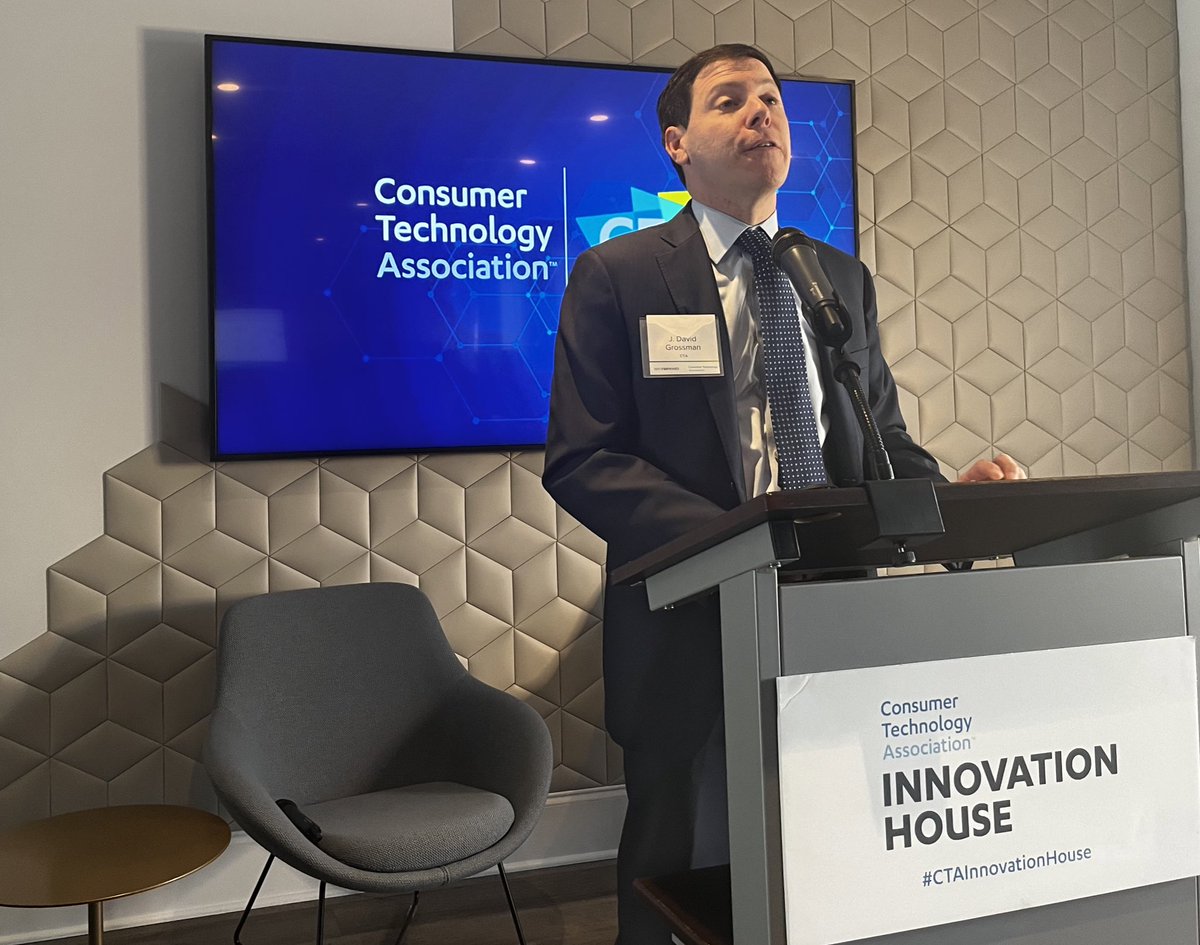 mpetricone's tweet photo. .@jdgrossman @CTATech: #wifi contributes $96B annually to the 🇺🇸 economy #unlicensedspectrum #innovationband #wififorward https://t.co/Il8lJlaAVN