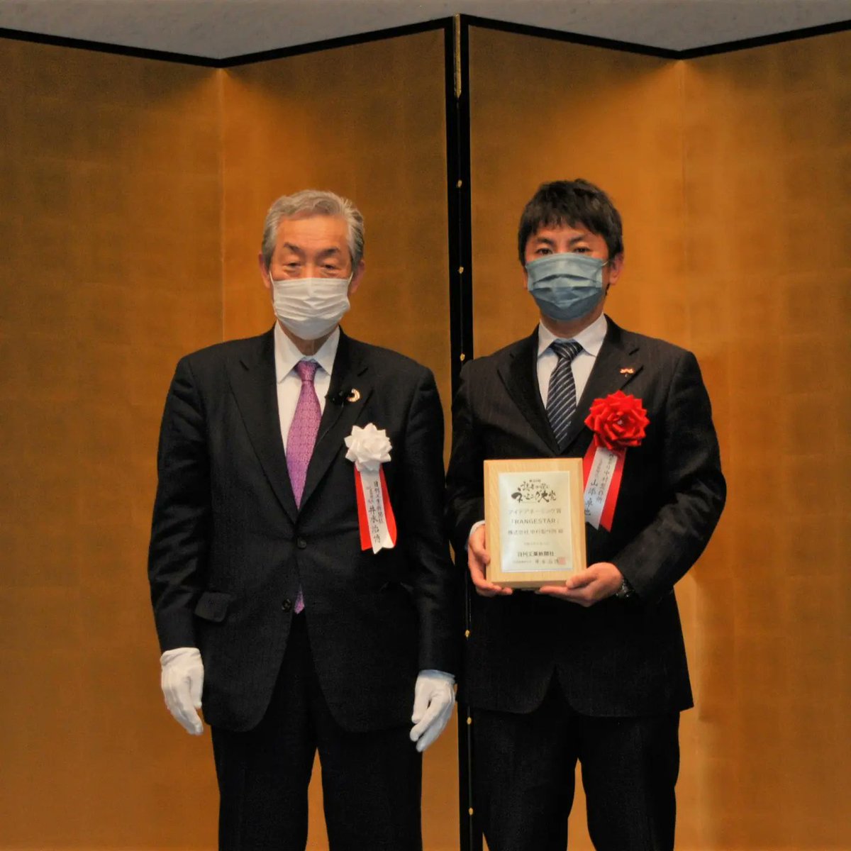 yamazoe_t's tweet photo. 昨日は日刊工業新聞さん主催のネーミング大賞の受賞式でして自社商品rangestarがアイデアネーミング賞を受賞させて頂きました♪大手企業が多い中で町工場でも出来る事を示せましたよ(^^)v
#日刊工業新聞 #町工場 #rangestar https://t.co/yjPDAcUTrR