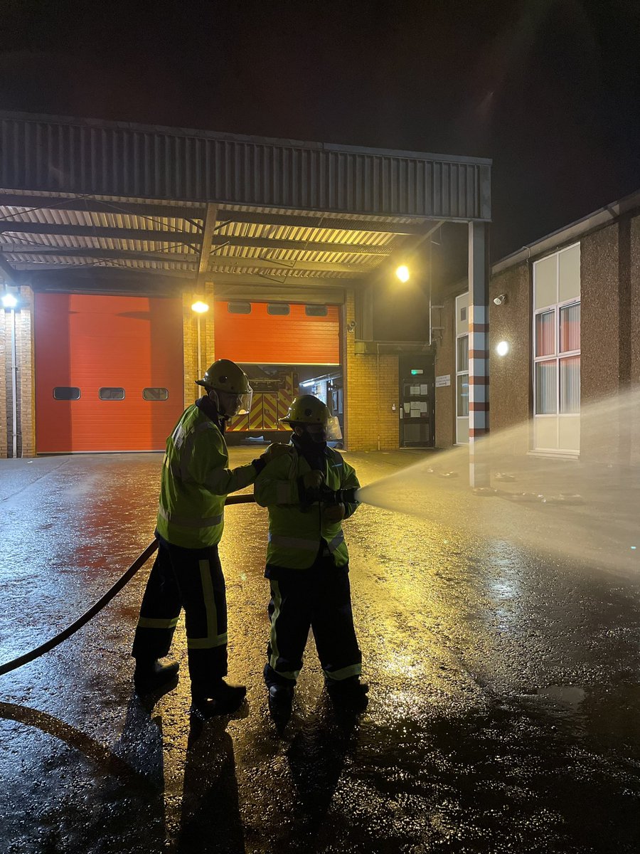 SFRS_YVSMethil's tweet photo. Another great training session for the Methil YVs tonight
We had an introduction to forming crews and numbering off 
Then looking at different types of hose on appliances and then finally a chance to “skoosh” some water 💦 💦, enjoyable night for all 😊👍🏻 https://t.co/0xXQiXkga0