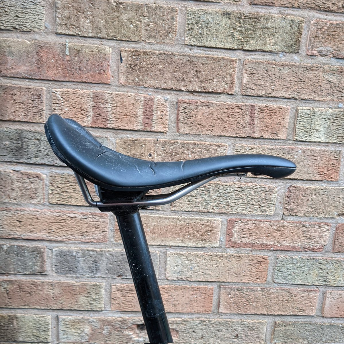 SamDexter60's tweet photo. @UKMTB_Chat I did this to my saddle last week when hitting a tree head on 🤷😁 https://t.co/791gIwI4UO