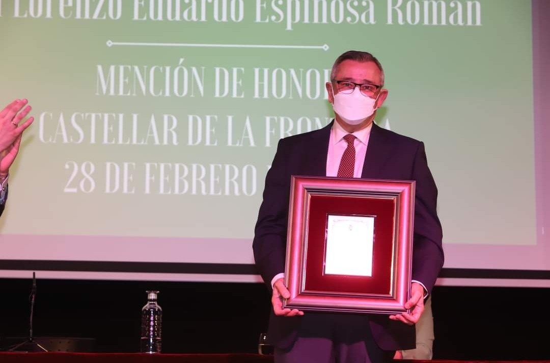 En el acto institucional que se celebró el pasado 28 de febrero, se concedió la Mención de Honor del Día de Andalucía 2022 a nuestro querido compañero y amigo, Eduardo Espinosa Román por su labor como maestro.

Enhorabuena por este, más que merecido, reconocimiento.