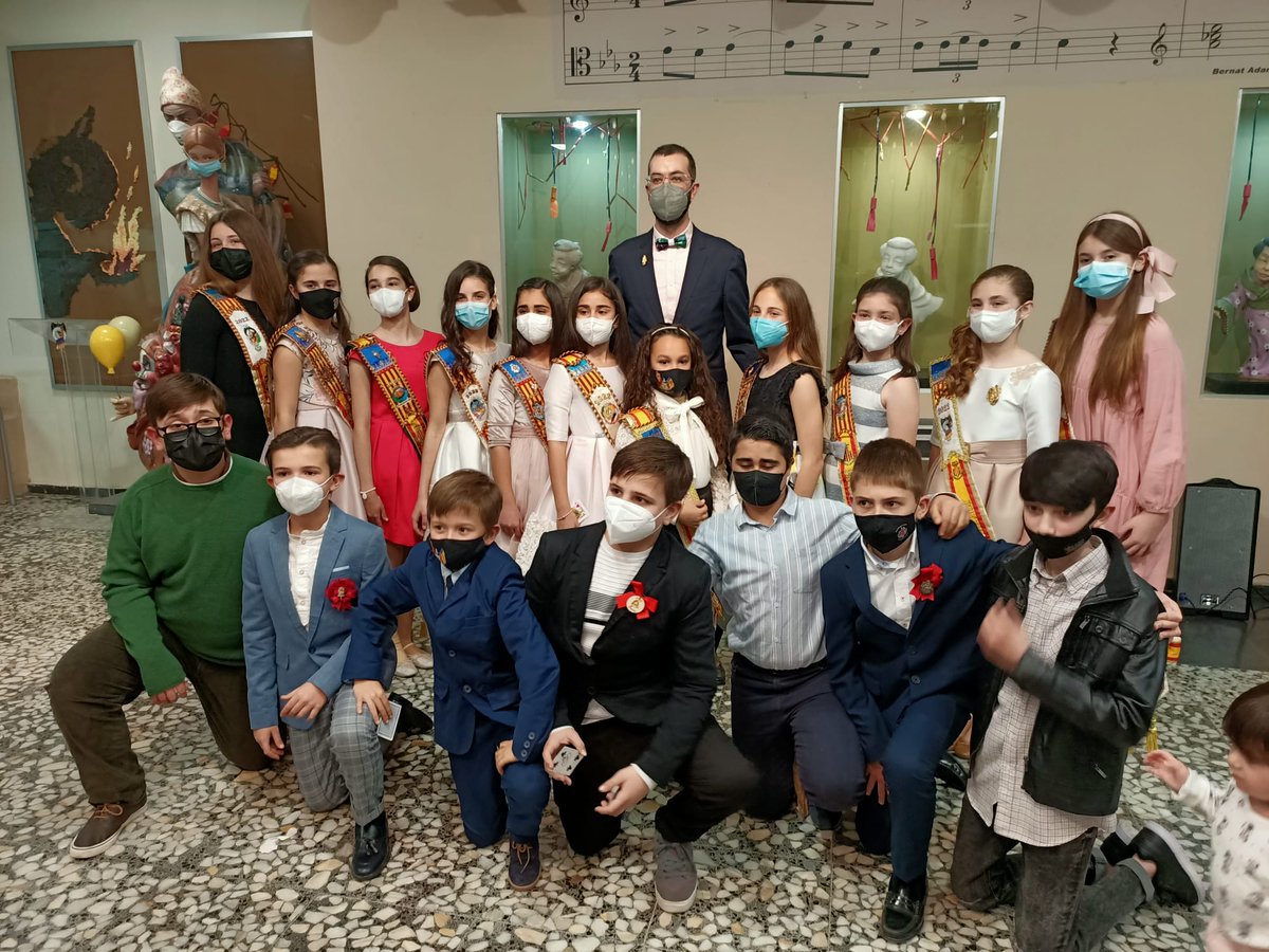 FallaMariola's tweet image. Gala Infantil @QuatreCarreres 

#sommariola #fallamariola #mariola #quatrecarreres