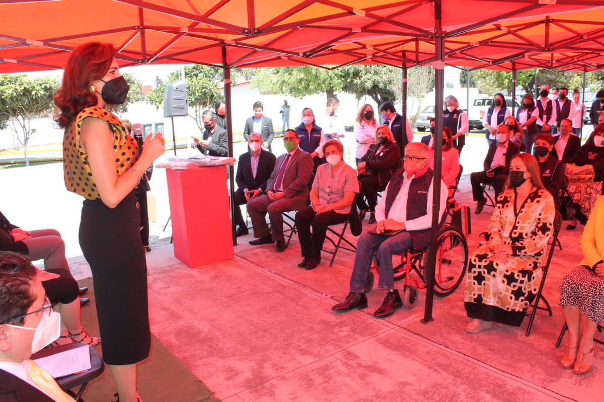 MaribelGongoraE's tweet photo. Gracias a la Asociación @somoslibelulas por la donación de materiales para el taller de creación y confección de prendas a 17 #EDAYOS del Valle de Toluca, de esta manera facilitaremos la impartición de cursos.  @ICATIedomex_  @EDAYO_Metepec @TrabajoEdomex https://t.co/pjVN8yc37H