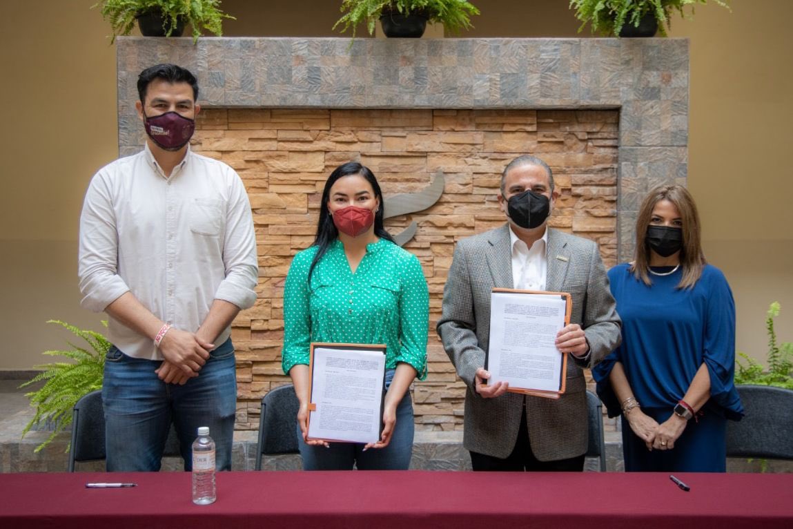 FelixSoriaS's tweet photo. Un gusto recibir en nuestro campus @Unilider_univ a la directora del @ISJuventud, Lic. Rebeca Valenzuela Álvarez, para la ratificación del convenio en beneficio de nuestros estudiantes. Mi reconocimiento por su compromiso y trabajo en favor de la juventud sonorense. https://t.co/gBqZ2wgTrF