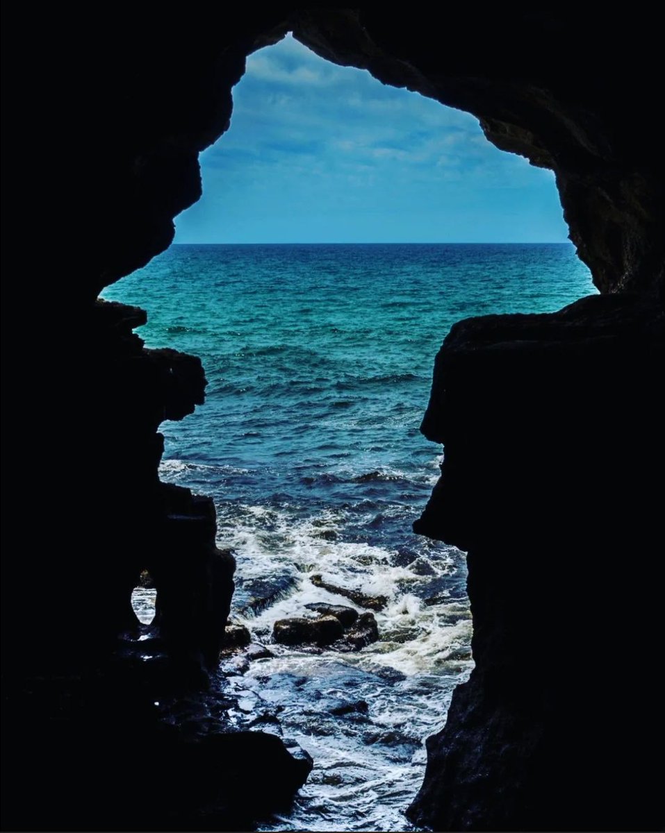 📍Las Cuevas de Hércules están situadas a unos 5 km del Cabo Espartel y a 14 km al oeste de la ciudad de Tánger.
📍La cueva tiene dos aperturas, una hacia la tierra, y otra hacia el mar, conocida como "El Mapa de África".
#marruecos🇲🇦 #cuevasdehércules #tanger #viajealacarta