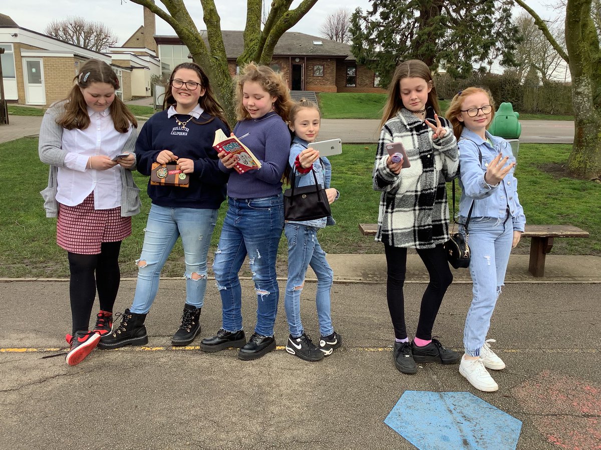 Mrs Ball tweet media