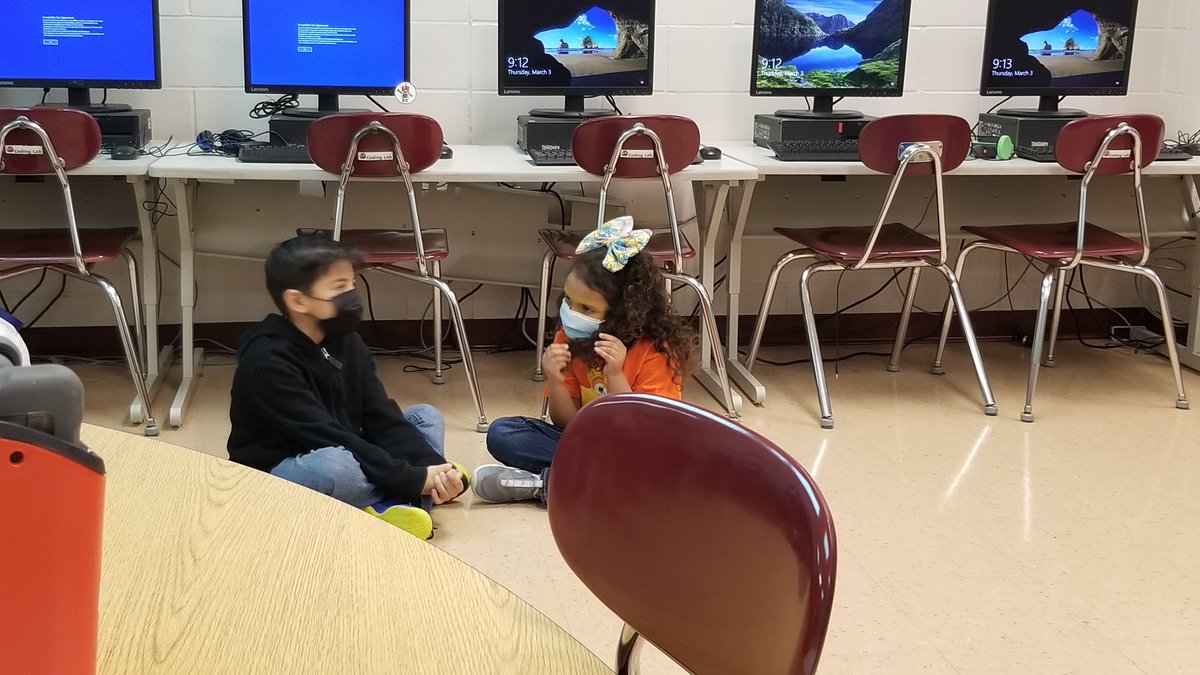 rdz_noyola's tweet photo. Great lesson on Digital Footprint in Coding Lab today with Mrs.Zapata! #kaganstrategy
@RanchoVerdeElem @NormaLZapata https://t.co/mtQx8whNT5