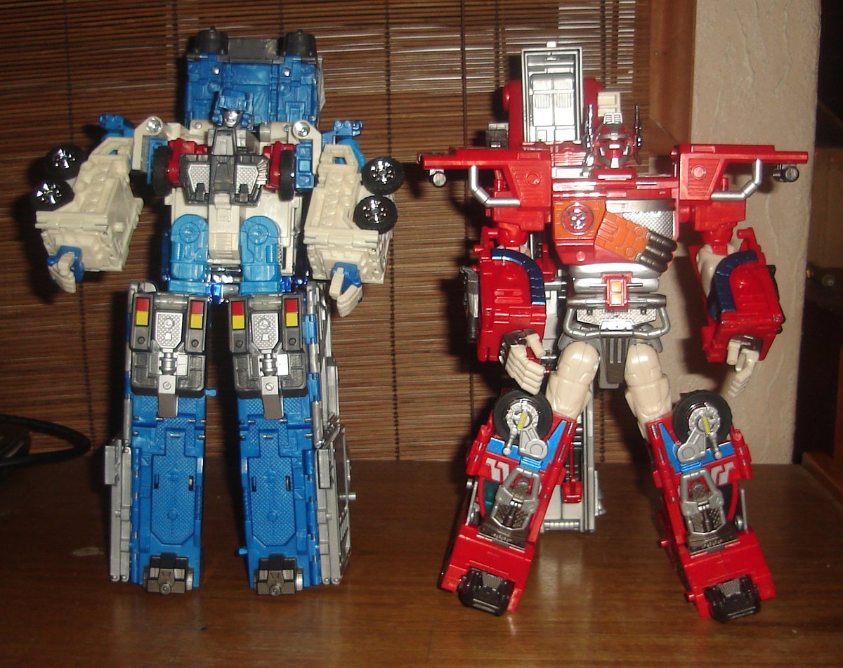 raurquiz's tweet photo. @SixoTF mine is the og #carrobots #godmagnus https://t.co/oxnFXs4ORo