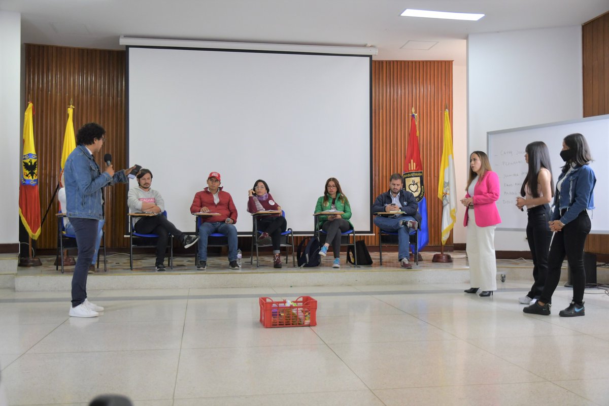 UniagustOficial's tweet photo. #UniagustinianaElige 📸Los estudiantes vivieron una nueva jornada de debates con candidatos a la Cámara por Bogotá.

🎤✅ Esta vez nos acompañaron desde la #SedeSuba con transmisión de @ElAvanceCo.

Espera a las 6:00 p.m. un nuevo encuentro con candidatos al #Senado. https://t.co/vzwjE0Zmck