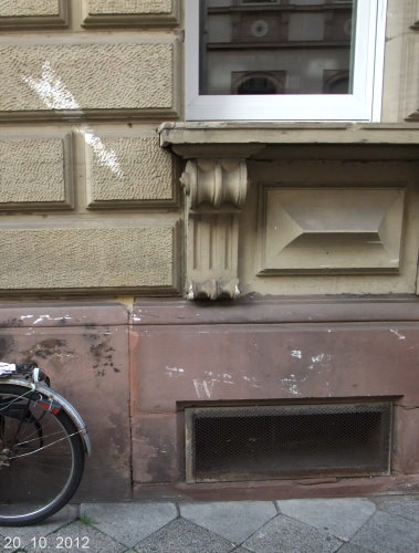 Le_Ann_Fr's tweet image. dank @kachelmann weiß ich nun, was diese weißen Pfeile bedeuten.
#Luftschutzpfeile