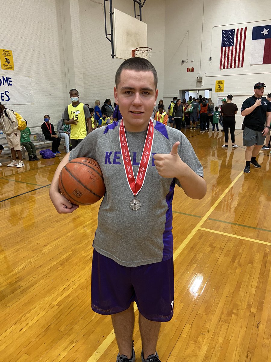 KellerSped's tweet photo. Keller Special Olympians showing off their hard work and hardware! @KellerISD @SOTexas @KHSIndianNation @FossilRidgeKISD @KellerCentralHS https://t.co/XSRIyPE92t