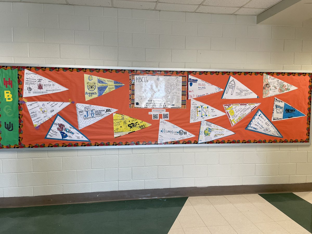 GiftedPrice's tweet image. #HBCU pennant wall by 8th Grade #GATE students @APSPrice #ImwithFAMU🧡💚 Who you reppin’?