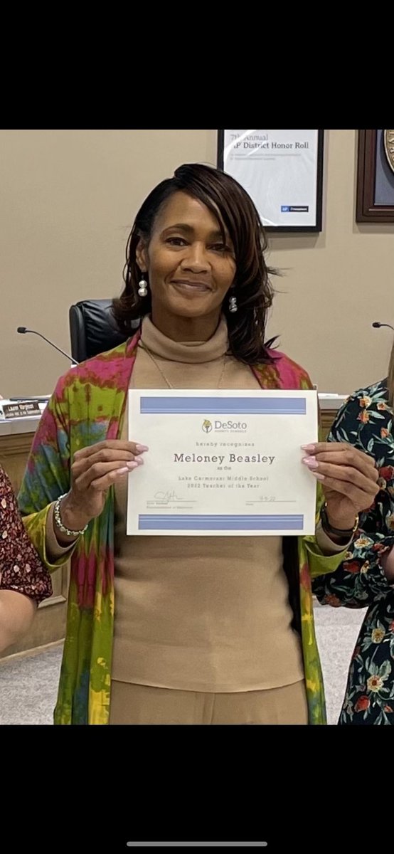 TweetDCS_LCMS's tweet photo. Mrs. Beasley received her Teacher of the Year award today! We are so lucky to have such a wonderful teacher and leader! https://t.co/kKiHn4U9Yt