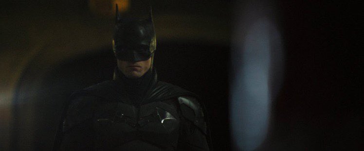 GeekRoomArg's tweet photo. Se estrena #TheBatman y me veo obligado a decir algunos facts:

• Robert Pattinson es el Batman más Batman del cine 
• Matt Reeves se la jugo y le salió increíble 
• Zoe Kravitz fue sacada del comic
• The Batman es de lo mejor que se hizo de superhéroes en los últimos años https://t.co/TCIbnsOL4z