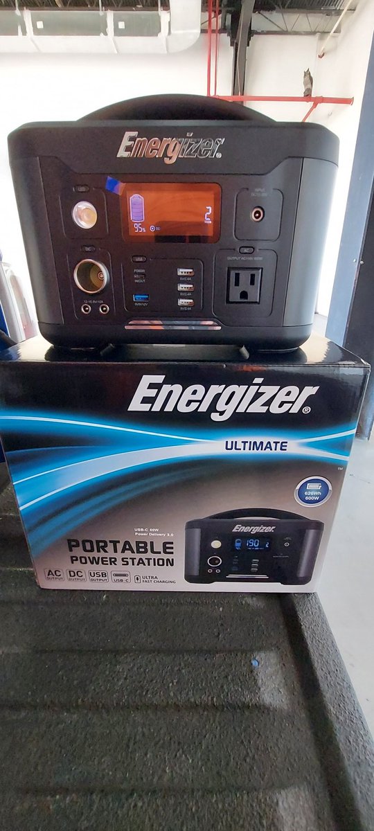 da_minister13's tweet photo. Added "Bunny" to the solar family array 2 weeks ago....700w & 626wh of more emergency backup power.
#Prepper
#gotsolar
#portablepowersupply https://t.co/q0a51dmkco