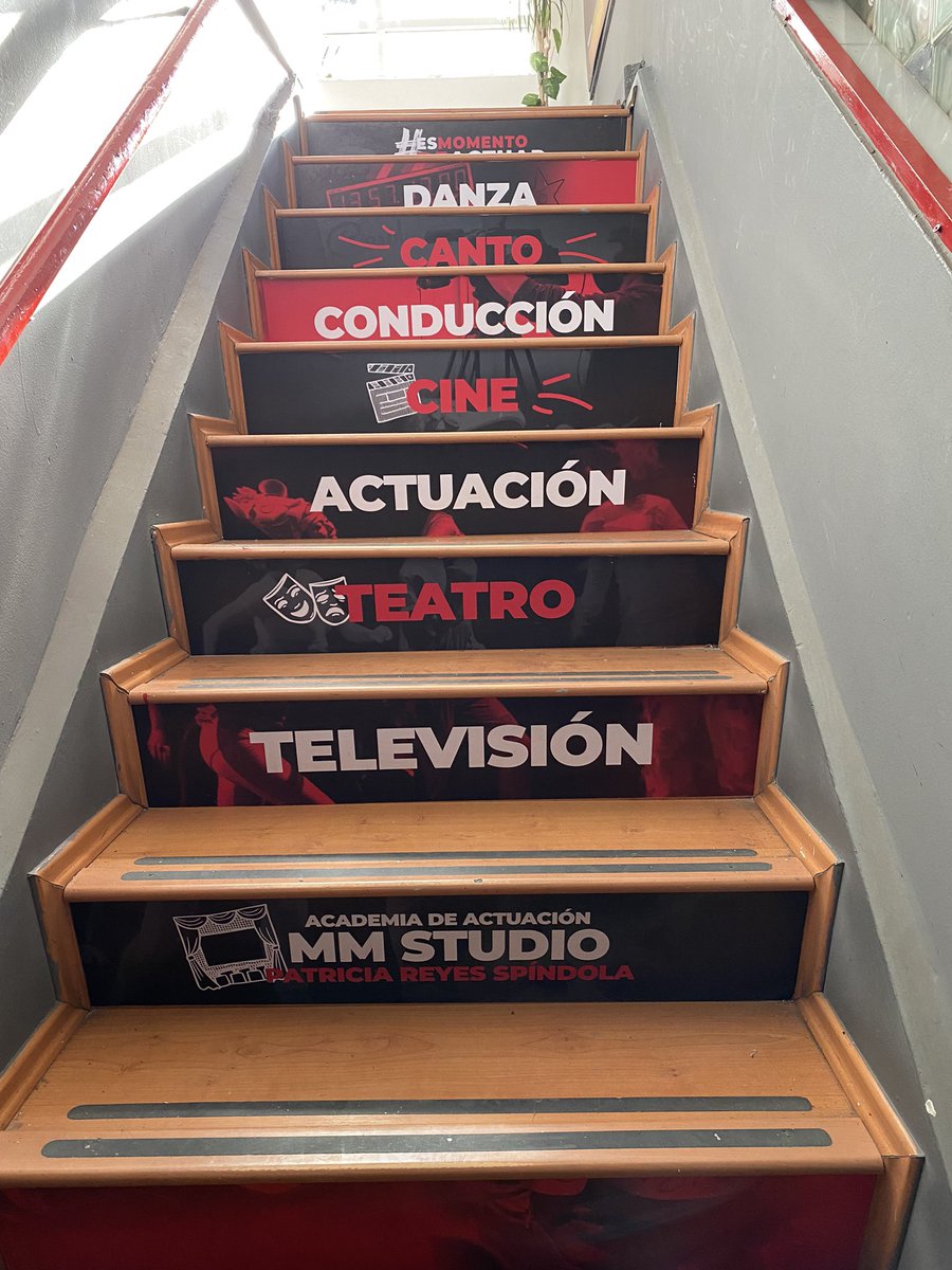 rbkmore's tweet photo. Gracias @MMstudioMx por la oportunidad de platicar hoy con los nuevos hacedores de teatro 🙏🏻 https://t.co/PEhRovrCqk