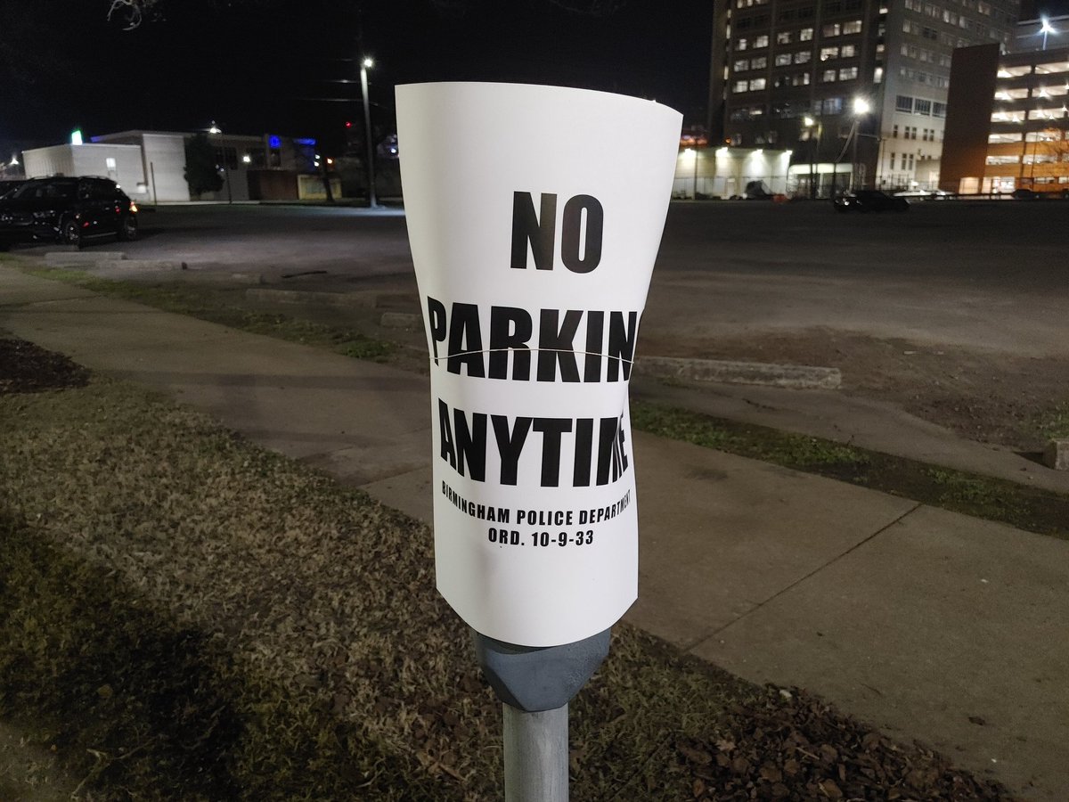 BarnettWright's tweet photo. NEW -- Downtown #Birmingham being completely shut to any and all vehicles ahead of a high profile visitor and/or visitors on Friday. Law enforcement also on alert and additional security measures in place. @BhamTimes https://t.co/dmmqFrgJhb