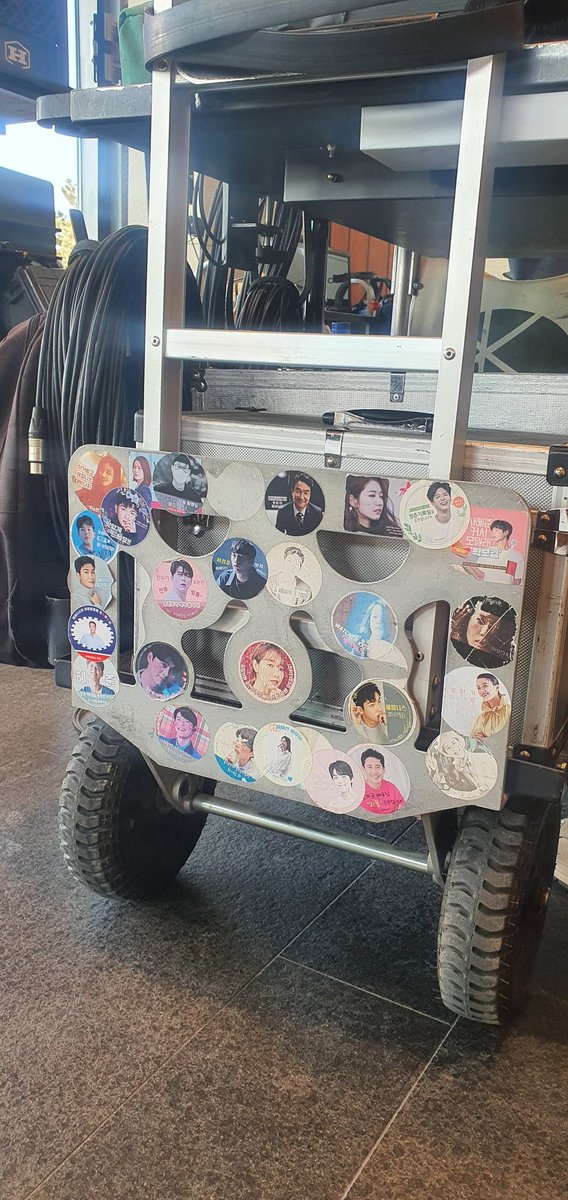 왓쳐 알함브라 청춘기록 해피니스 괴물
커피차 + 간식차 왔다간 흔적들 🥤🧋🥯🍕
보내주신 모~든 분들 다시 한번 감사 🙏
부업으로 커피차 한번 해봐? ㅋ

#드라마 #왓쳐 #알함브라궁전의추억 #청춘기록 #해피니스 #괴물 #커피차 #간식차