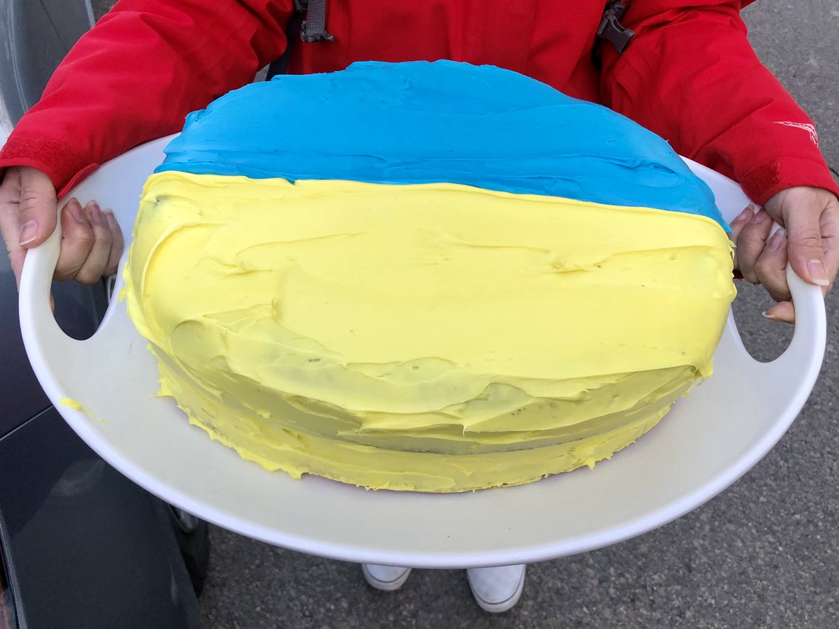 Walking through my city (Cambridge) and met Karen Yoshida who was bringing this cake to a Ukrainian woman who works as a server <a href="/vialecambridge/">Viale</a> . #gbhnews #ukraine #cambridge #centralsquare