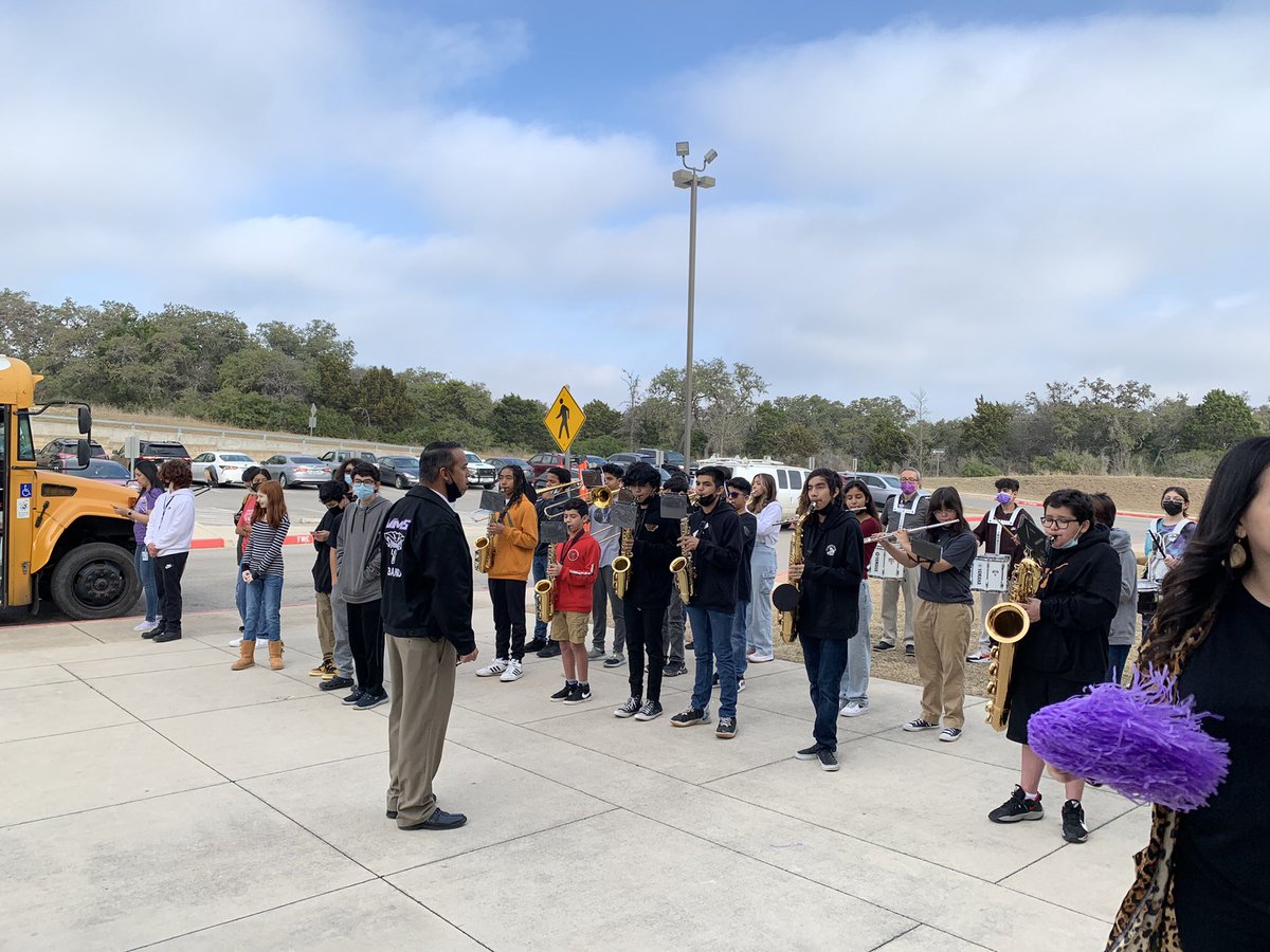 NISDVale's tweet photo. It was a great day to have a Stingray send off for our Vale Athletes as they head off to Special Olympics today. #RaysUp @NISDSpecialEd https://t.co/fVCHfEWIvg
