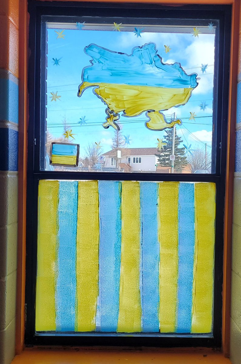 bbillardmar's tweet photo. HTH students showing their support for Ukraine @hthtigers @nlesd https://t.co/7BoKkcFx6W