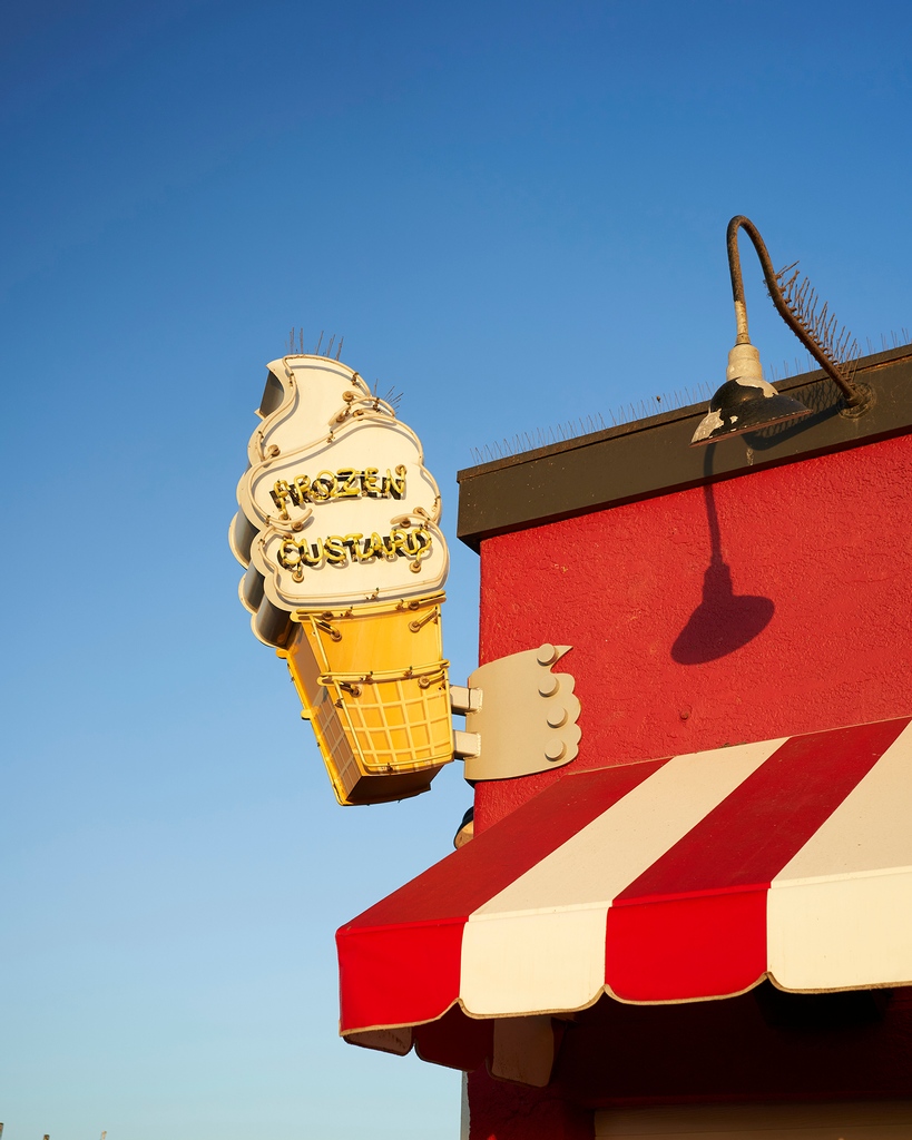 You might've heard of Santa Monica Pier, but do you know the long history behind this tourist attraction? 🎡🌊 

Read the full story on Waves, our luxury media channel in partnership with Southern California’s top hotels.
bit.ly/3LVEgle

Images by <a href="/toridickson/">Tori Dickson</a>