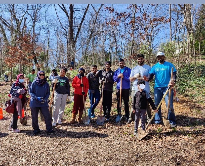 madina_mercy's tweet photo. Alhamdulillah! Our volunteers in #Atlanta planted Trees🌳🌱last weekend in collaboration with @TreesAtlanta 💚
#MadinaMercy #TreesAtlanta #Planttrees #GivingisLiving https://t.co/KVfehkCFbe