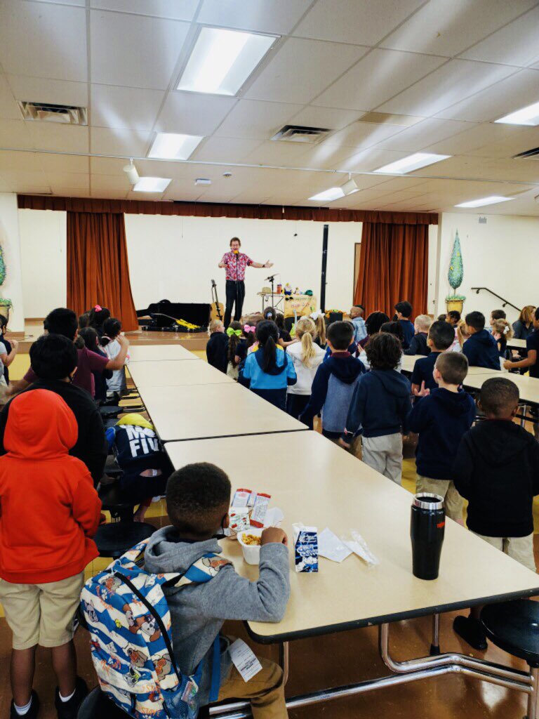 TurnerBartelsK8's tweet photo. Thank you @Jack_Hartmann for visiting TBK8 today and celebrating music &amp; movement with our Kinder Kids and our Fabulous Firsties! https://t.co/X4O2mWgraY