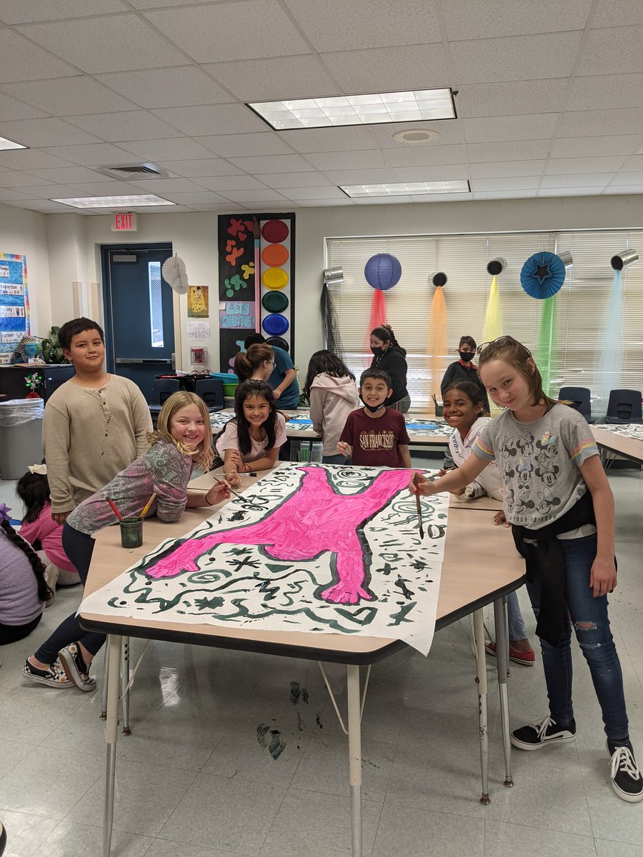 HoodCaseART's tweet photo. Hood-Case students learned about Keith Haring today, for Big Art Day, then created a collaborative project of dancing figures now on display @hoodcase97 #YAM22, #TXYAM, @TXarted, @AlvinISD, @AISDFineArts https://t.co/yAUMgXuZwI