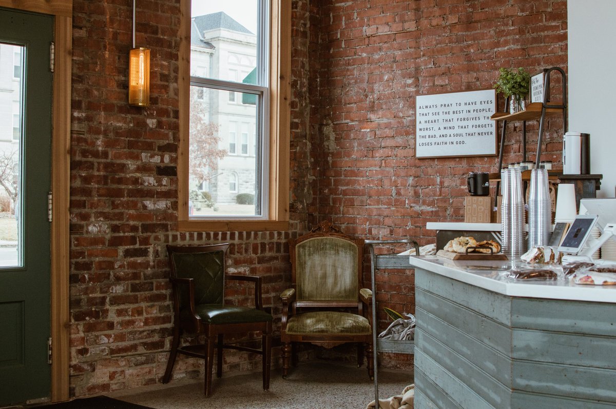 Leticia182097's tweet image. Cute coffee &amp;amp; photography date with my husband. 🤎 Also a much needed break from homework, finals! Plus some caffeine to fuel those 2am study nights. 😴

☕💻📚

#libertyuniversityonline #graphicdesignstudent 
#nikon 
#photographer