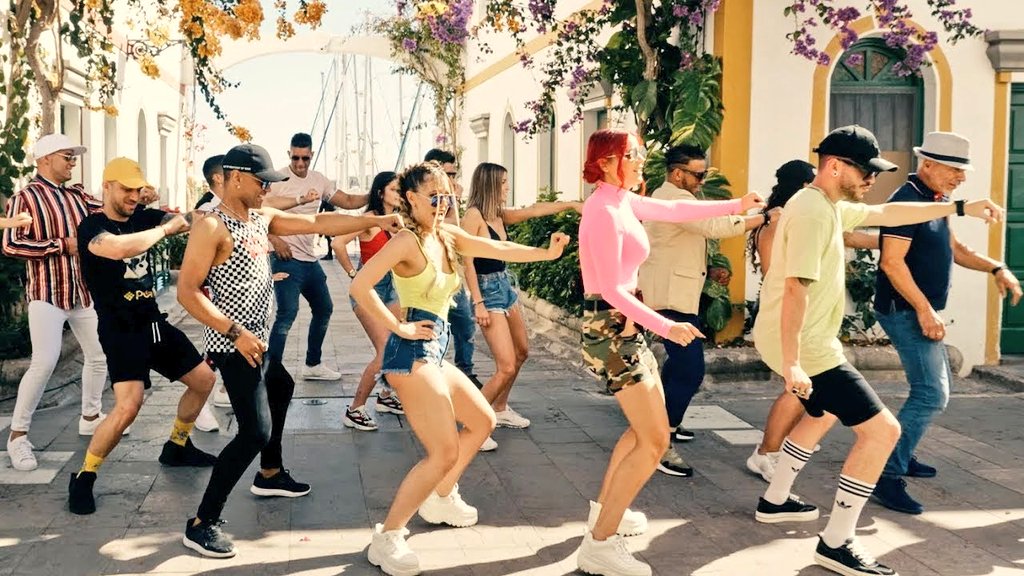 Lo han pasado tan mal en la pandemia q es una alegría verles sobre las tablas del Santa Catalina 

Auténtico fenómeno de masas en Galicia, vuelven a lo grande 

"El Combo Dominicano"

Abrazo fuerte fuerte a los amigos del  <a href="/ComboDominicano/">EL COMBO DOMINICANO</a> en especial a Cyrano

#Murgas2LPGC