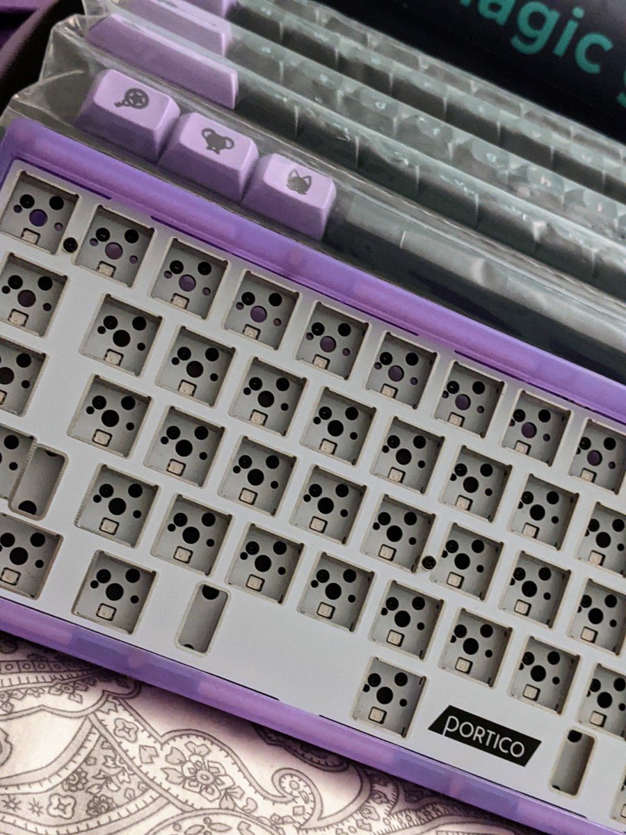 pink_atelier38's tweet photo. πΏ I got these in back in November but I haven't lubed all the switches so I can't quite build my Portico yet-- x.x
#PinkBulletin #magicalgirl #keyboardenthusiast https://t.co/SHyK5BrEq6