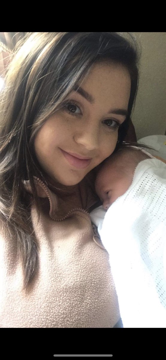Jadie_Russell's tweet photo. How was my baby that small 😢💛 https://t.co/fPaagopmn4