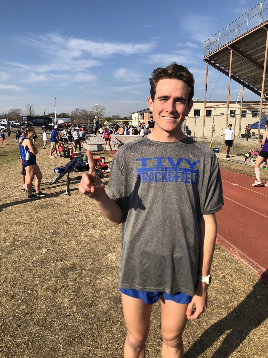 1st in 3200m!  #TFND