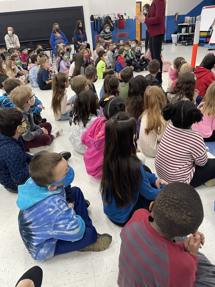 MrsSKessler's tweet photo. These kiddos had their first assembly EVER!!! They enjoyed learning about being a famous illustrator. Thank you John Steven Gurney https://t.co/jeWaKsaSbo